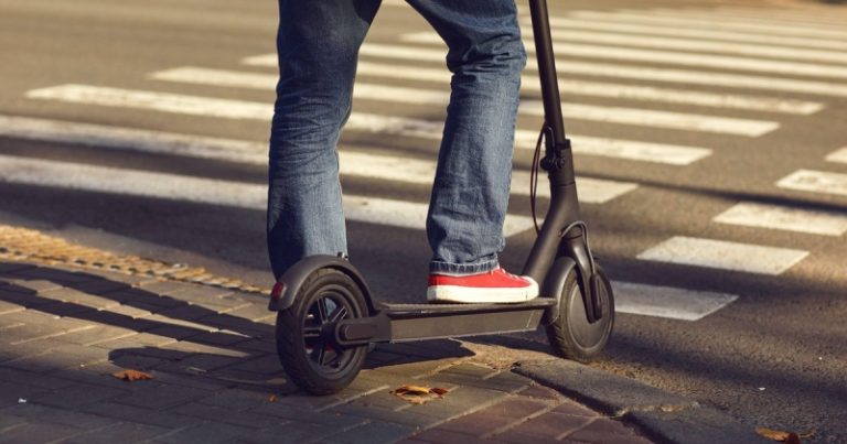 МВД включило в теоретический экзамен на права правила использования электросамокатов