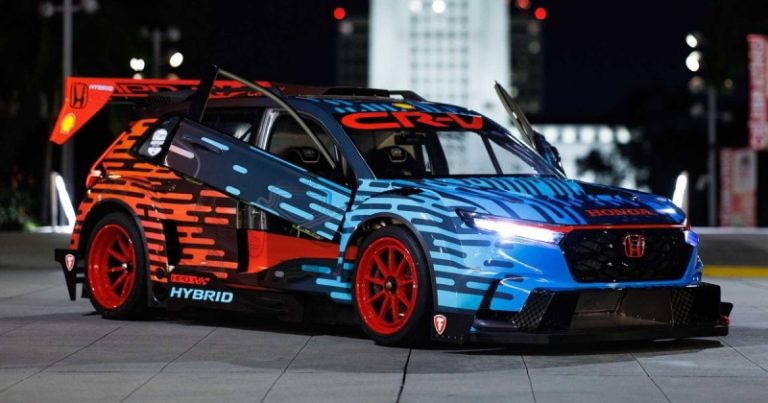 Гонщик Формулы-1 сел за руль 800-сильного кроссовера Honda CR-V