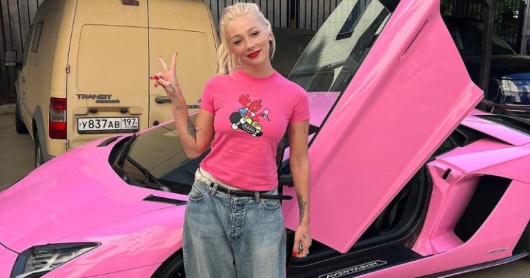 Ивлеева показала розовую Lamborghini, в РФ ожидают дефицит такси