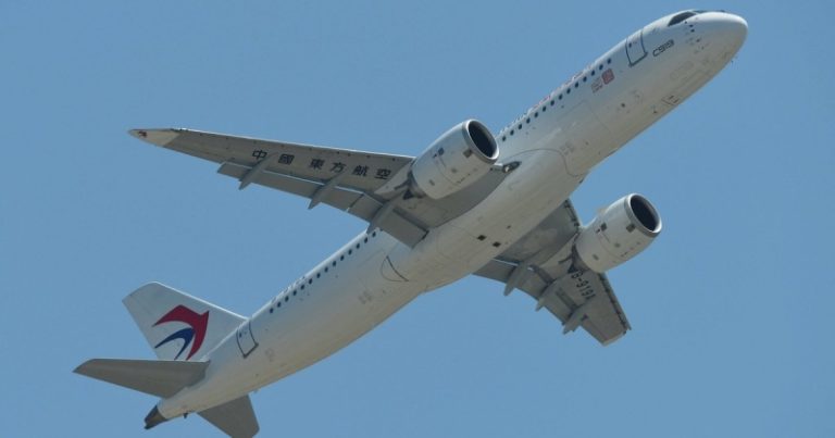 Китайский конкурент Boeing и Airbus совершил первый коммерческий рейс
