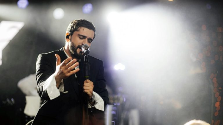 Музыкальные моменты: акустический Jony и отмена концертов Селин Дион