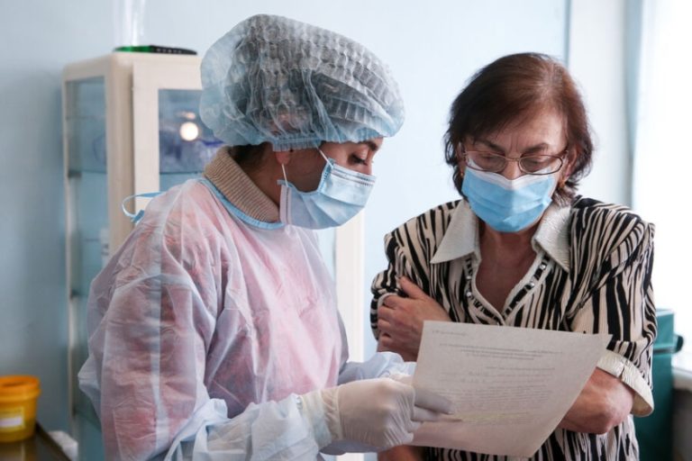 «Пересмотреть исторически сложившиеся процессы». Какие врачебные задачи отдадут медсестрам