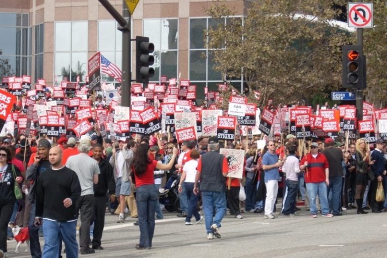 Производство приквела «Игры престолов» приостановили из-за забастовки сценаристов