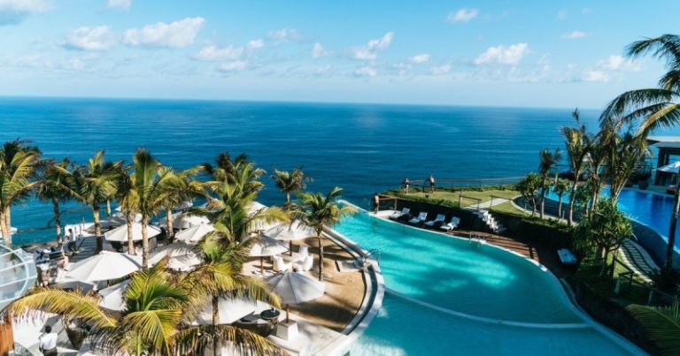 «Сейчас уже нет таких цен». Куда россиянам лететь отдыхать летом 2023 года и сколько это будет стоить