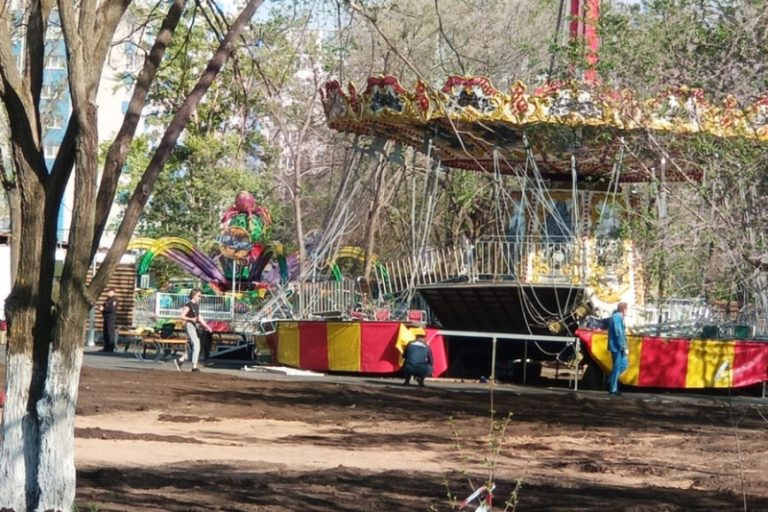 В оренбургском парке рухнула карусель «Вихрь». Ребенок и женщина в реанимации