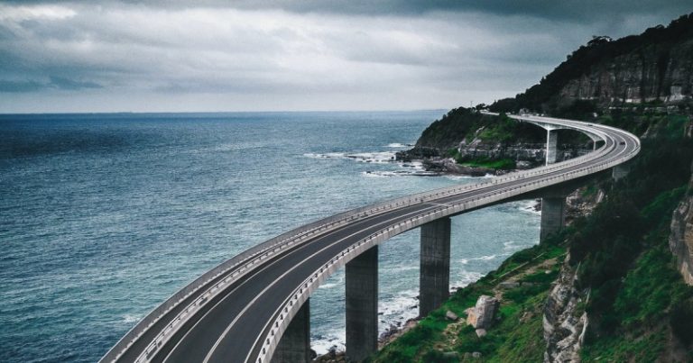 Что за полукольцевую автотрассу хотят построить вокруг Каспийского моря?