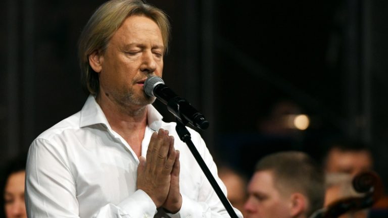 Детские ахи: Харатьян назвал место силы, Сюткин отравился мороженым