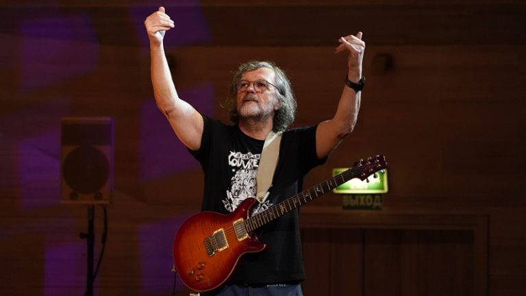 Эмир и дружба: как прошел прощальный концерт Кустурицы в Москве