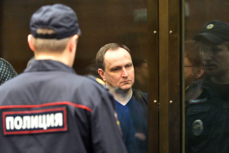 Половина срока: суд удовлетворил прошение об УДО экс-начальника главка МВД России Сугробова