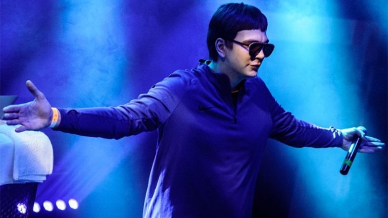 Рэп и батлы: Дрейк поет про плохих парней, Слава КПСС — про уехавших