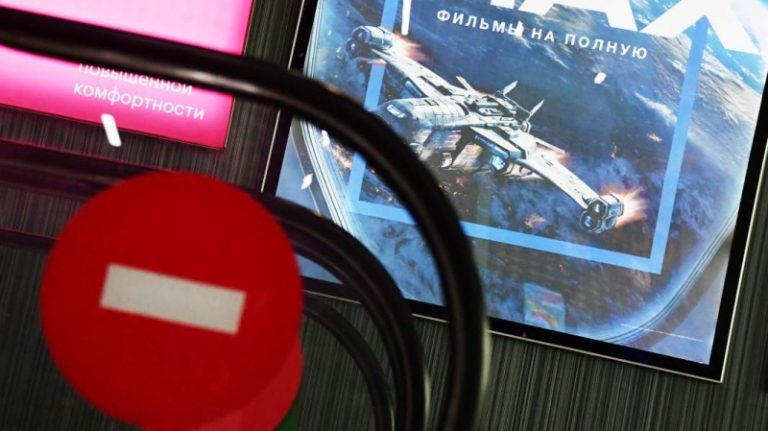Всем показ: как кинотеатры пиарят не вышедшие в России фильмы
