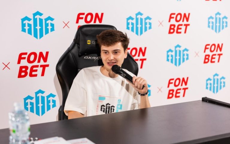 «Фонбет» и RAMZES666 провели автограф-сессию в Москве