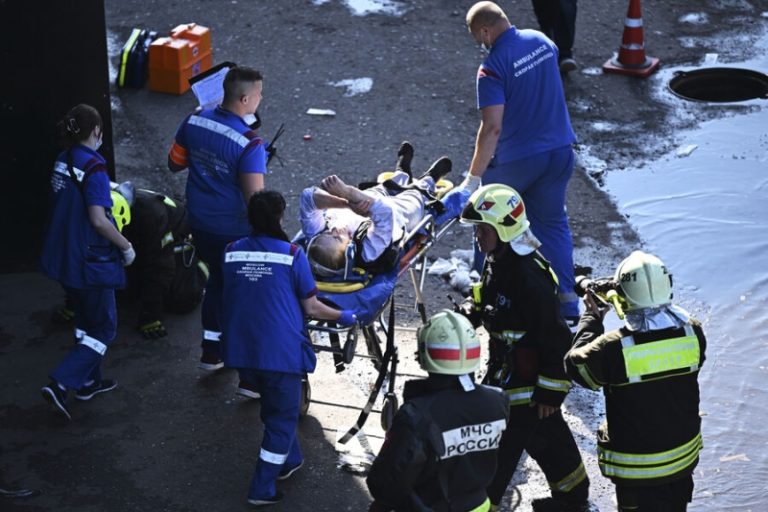 «Я видела обваренные ноги знакомых». В ТЦ «Времена года» четыре человека погибли при прорыве кипятка