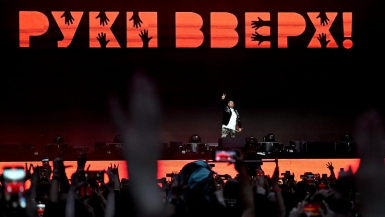 Музыкальная пауза: «Руки Вверх!» в «Лужниках» на бис и новый трек Бритни Спирс