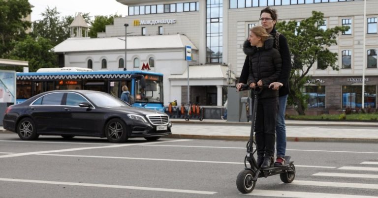 Названа причина растущего числа аварий с участием электросамокатов