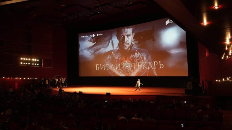 Ножички найдутся: Михаил Елизаров разрабатывает «космогонево»