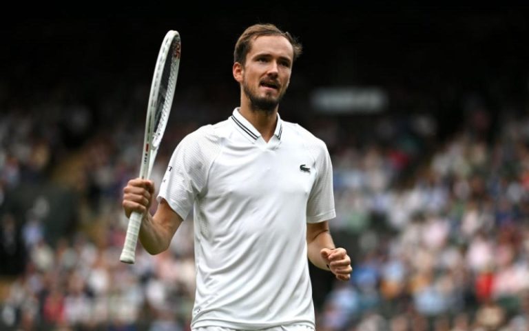 Тарпищев отметил вальяжность Медведева в матче 1/4 финала Уимблдона