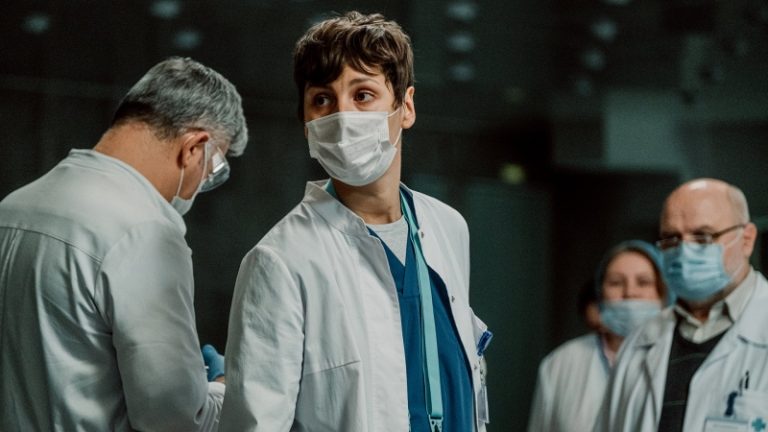 Второе «Дыхание»: драма о пандемии коронавируса вновь возглавила кинопрокат