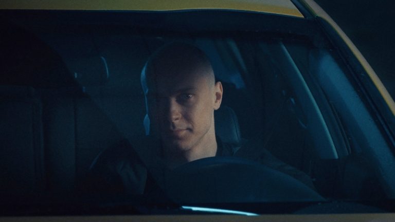 Вызов в машине: таксующий Юра Борисов и индийский ответ агенту 007