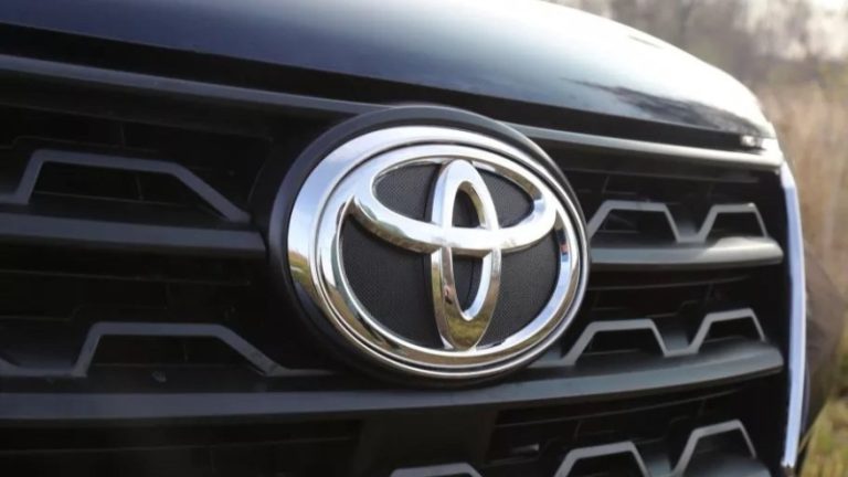 Япония запретила РФ гораздо больше, чем ожидалось: не будет вэнов и универсалов