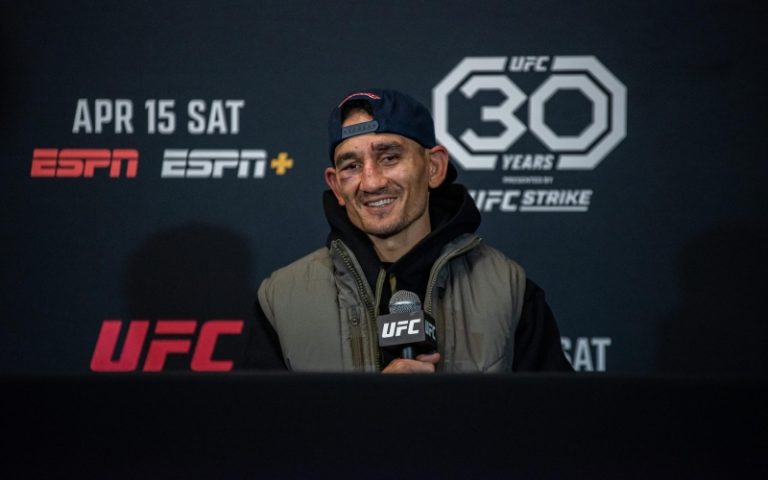 Макс Холлоуэй нокаутировал Корейского Зомби в главном бою UFC