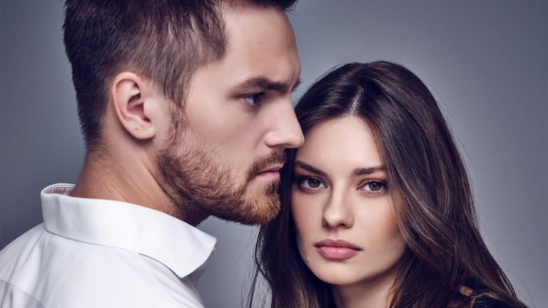 Может, стук в дверь: Серкан Болат по-русски и возвращение Victoria’s Secret