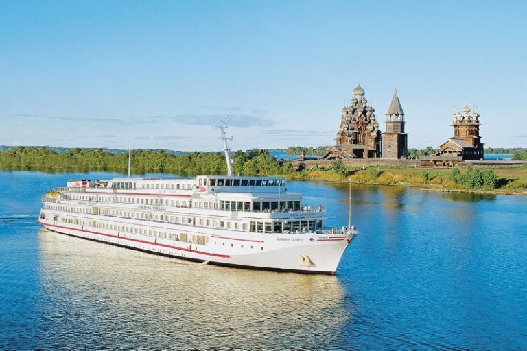 Речные круизы: Популярный отдых и великолепная возможность открыть для себя новые места