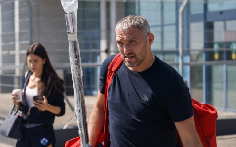 Свитер Овечкина с прощального матча рекордсмена КХЛ продали за ₽2,1 млн