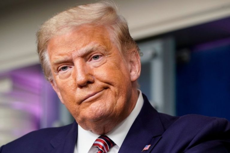 Трамп заявил, что готов лично явиться в суд в Вашингтоне