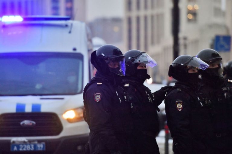 В поликлинике Москвы «амбал формата два на два» начал угрожать пистолетом после ссоры с врачом