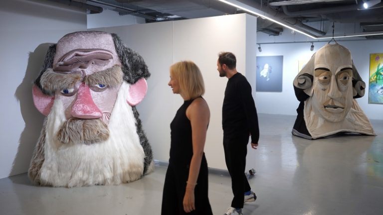 Арт-вернисаж: 15 выставок совриска открылись в центре Москвы