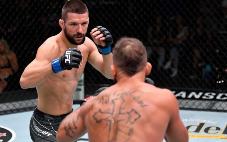 Азербайджанский боец Физиев проиграл главный бой турнира UFC в Лас-Вегасе