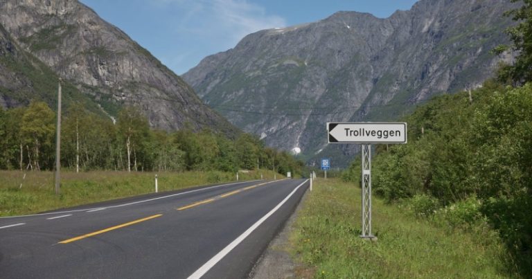 Норвегия с 3 октября вводит запрет на въезд машин с номерами РФ