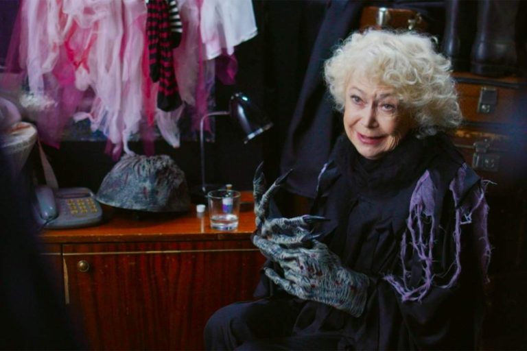 «Уехавшие не имеют права решать за зрителей»