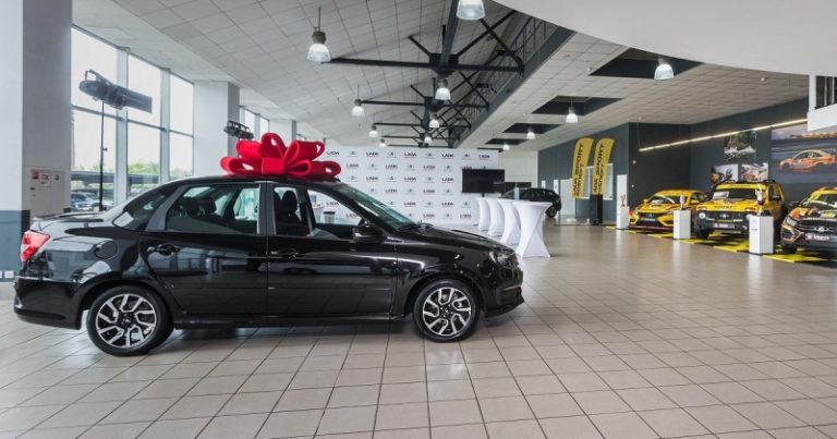 В РФ началась онлайн-торговля машинами, рассекречена новая Camry