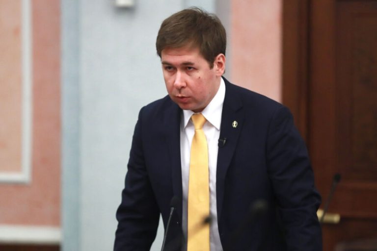 Бывшего знатока «Что? Где? Когда?» обвиняют в госизмене. В 2022 году он защищал Киев