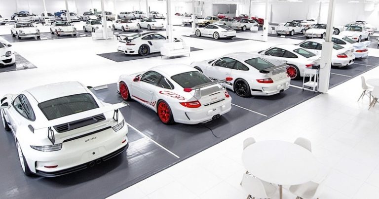 Коллекционер собрал 56 Porsche — все исключительно белого цвета