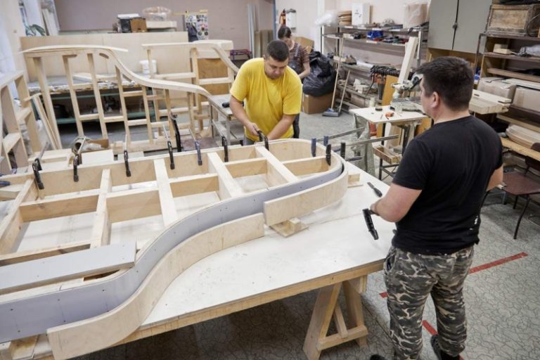 Внутренний настрой: фабрики РФ обеспечат страну музыкальными инструментами