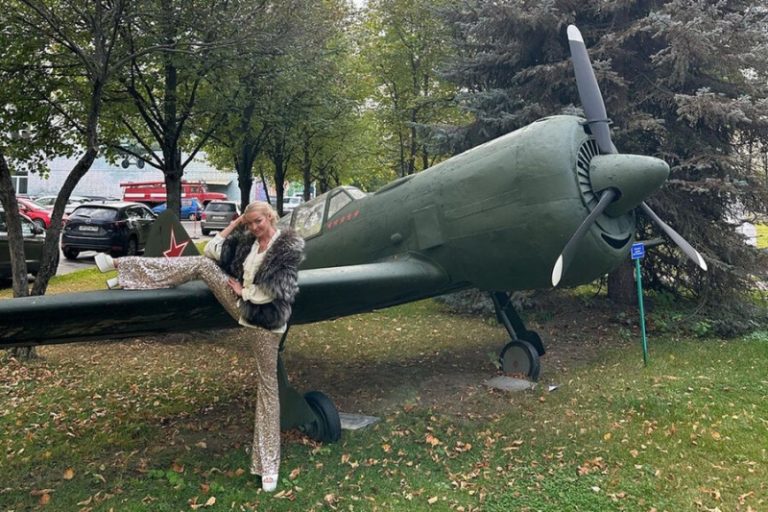 «Взмах моей ноги лёг на крыло». Волочковой грозит три года за полушпагат у истребителя