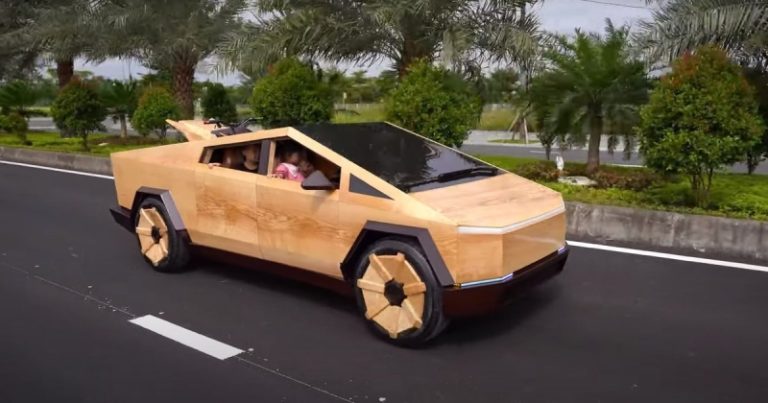 Художник создал из дерева точную копию Tesla Cybertruck