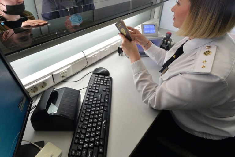 Иноагентам предложили запретить въезд в Россию. В Госдуме оценили идею