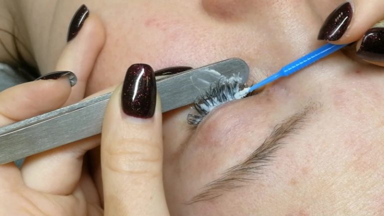 Действие ремувера для снятия нарощенных ресниц: как от него зависит сохранность натуральных ресничек