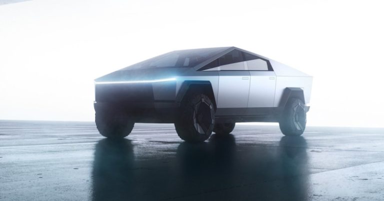 Маск анонсировал начало продаж электропикапа Cybertruck в Северной Америке