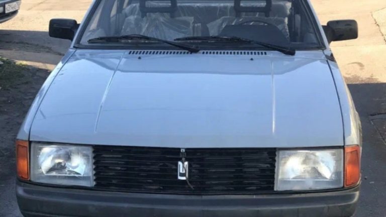 Новый «Москвич-2141» простоял в гараже 33 года. Его продали за 495 тысяч рублей