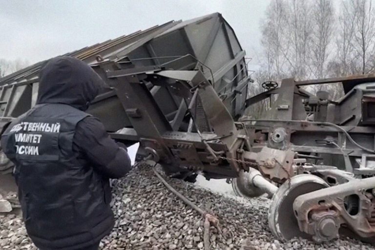 Поезд сошел с рельсов после подрыва ж/д путей под Рязанью. Возбуждено дело о теракте