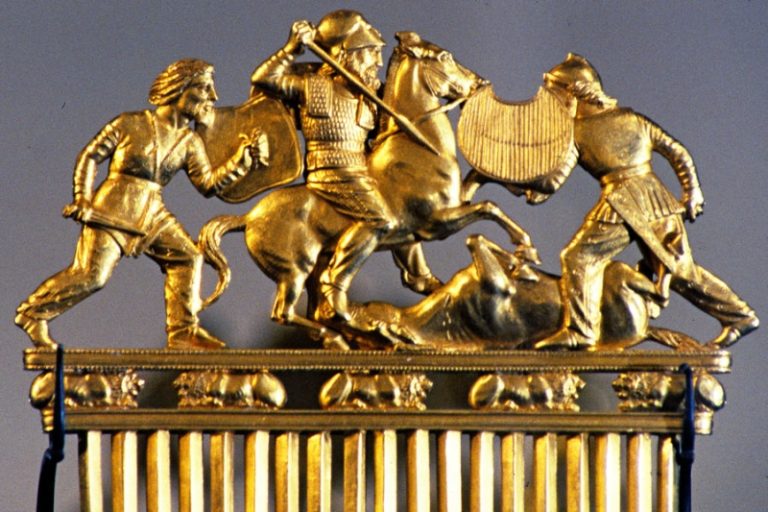 Таможня Украины сообщила, что 2,7 тысячи килограмм скифского золота прибыло в страну