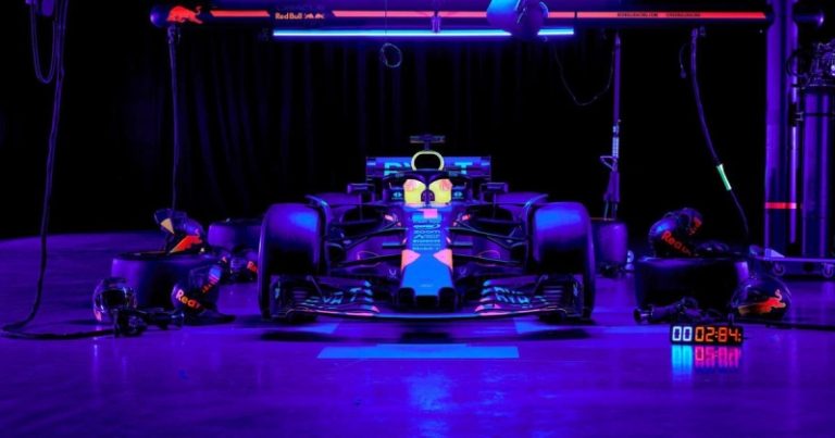 Рекорд: как поменять колеса в полной темноте за пару секунд