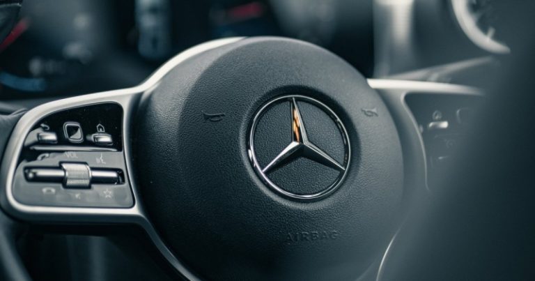 Bild: Mercedes-Benz намерен продать все свои автосалоны в Германии