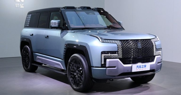 Дилер решил привезти в Россию 1200-сильный китайский внедорожник BYD