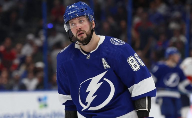 Клуб Кучерова пропустил самую курьезную шайбу в сезоне НХЛ